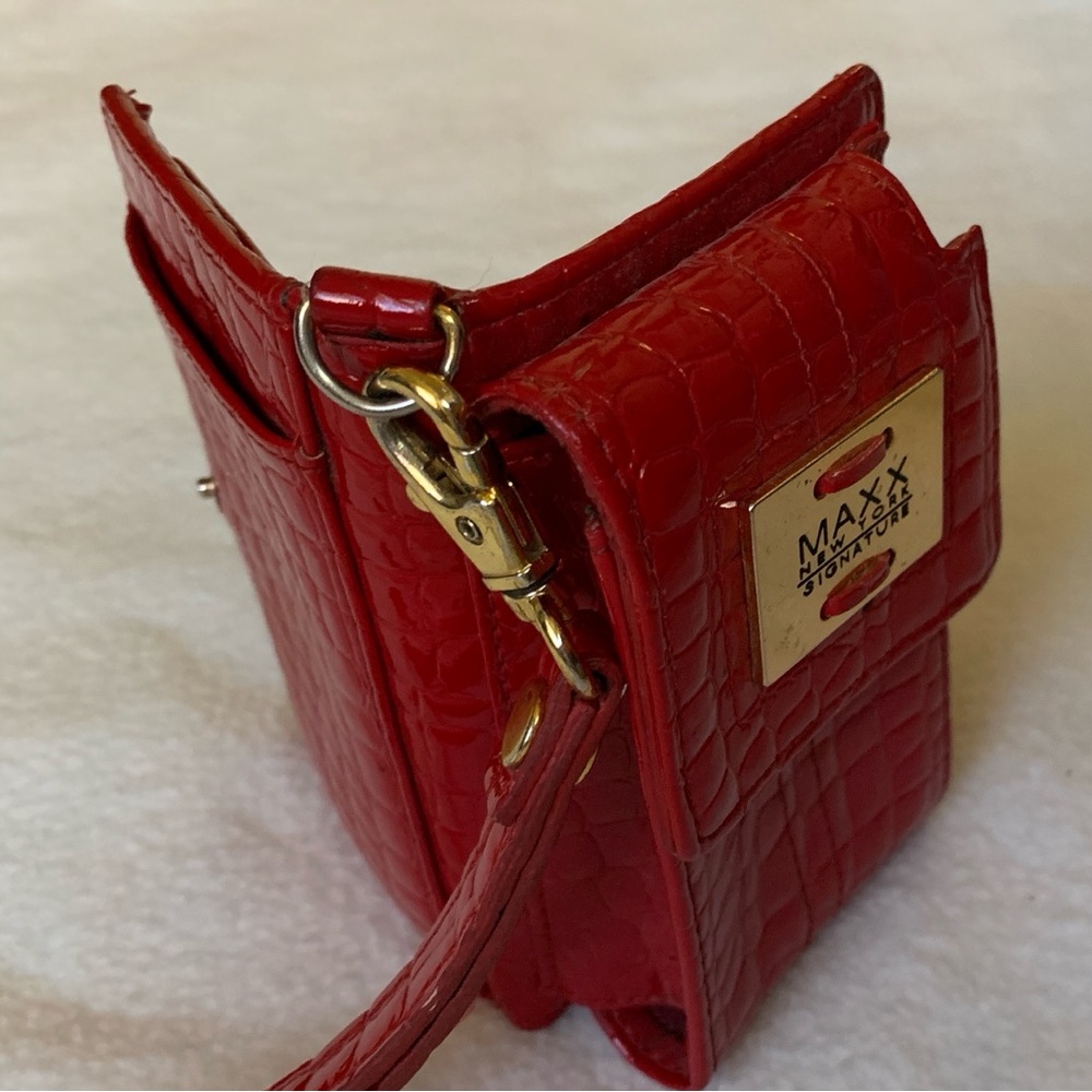 Maxx New York Signature multi compartment wallet with wrist strap